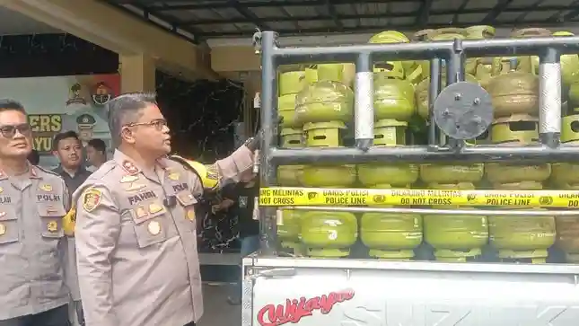 polres indramayu bongkar sindikat pengoplos tabung gas elpiji polres indramayu bongkar sindikat pengoplos tabung gas elpiji
