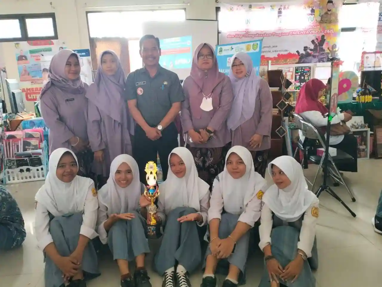 sman 1 jatibarang juara gerakan literasi sekolah