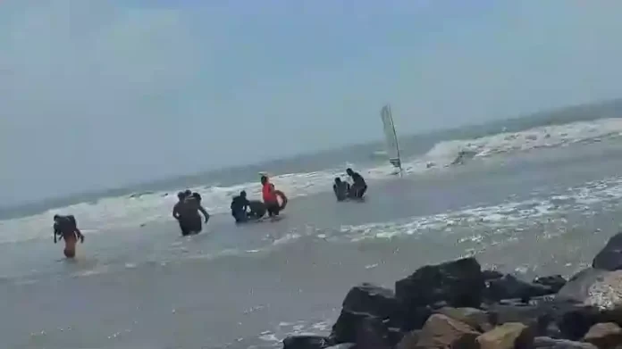 4 orang tenggelam di pantai cemara indah balongan indramayu