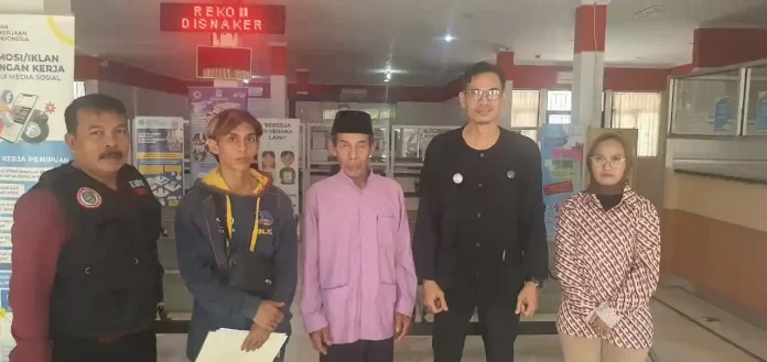 masiroh bersama kabid pentaker asep kurniawan