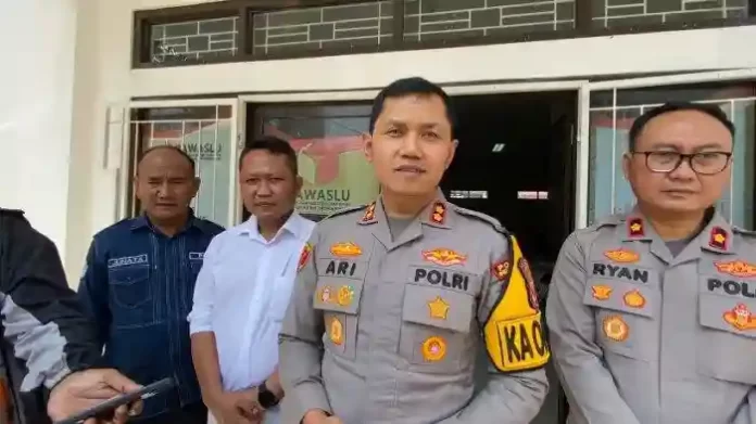 Kapolres Indramayu ari setyawan wibowo ke bawaslu indramayu