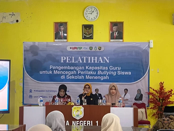 sman 1 kedokanbunder gelar pelatihan pengembangan kapasitas guru untuk mencegah perilaku bullying siswa di sekolah menengah