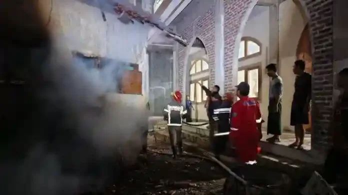 madrasah al hidayah indramayu terbakar