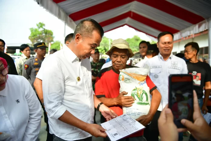 pemkab indramayu gelar gerakan pangan murah.webp