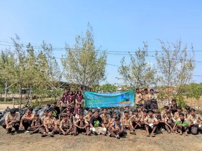 rumah yatim arrahimah gelar aksi bersih-bersih pantai