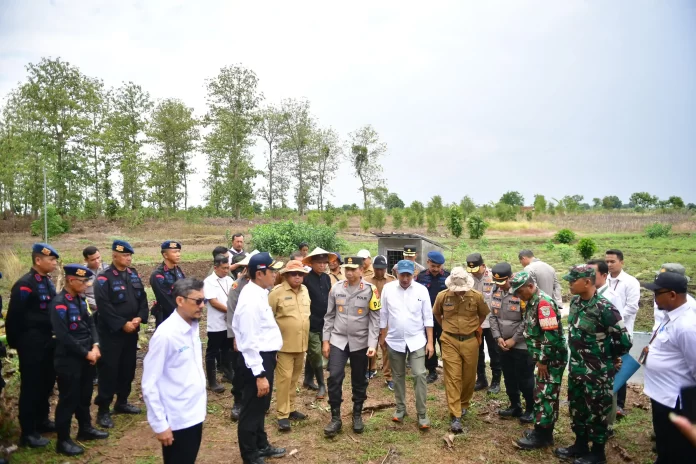 kapolda jabar kunjungi lahan ketahanan pangan di indramayu