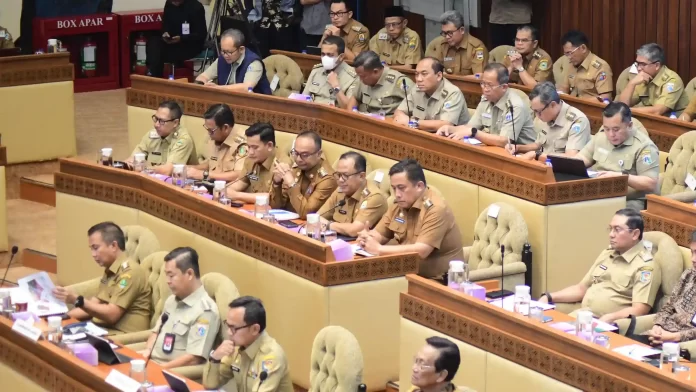 pjs bupati indramayu ikuti rdp dengan komisi II DPR RI