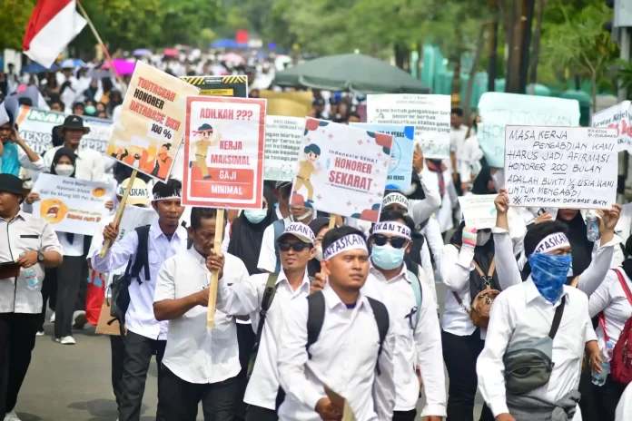 ribuan guru honorer di indramayu unjuk rasa