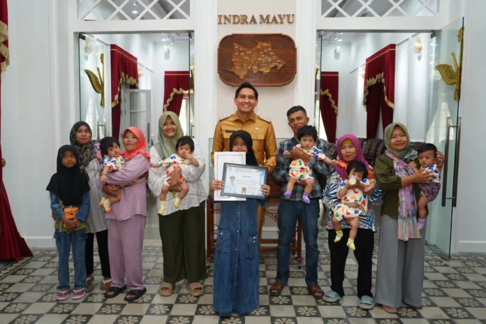 lucky hakim apresiasi ibu yang melahirkan bayi kembar 5