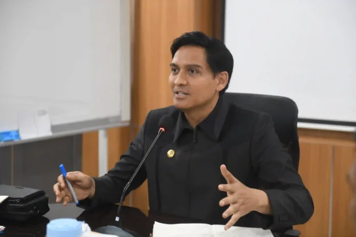 bupati lucky hakim tolak pengadaan mobil dinas