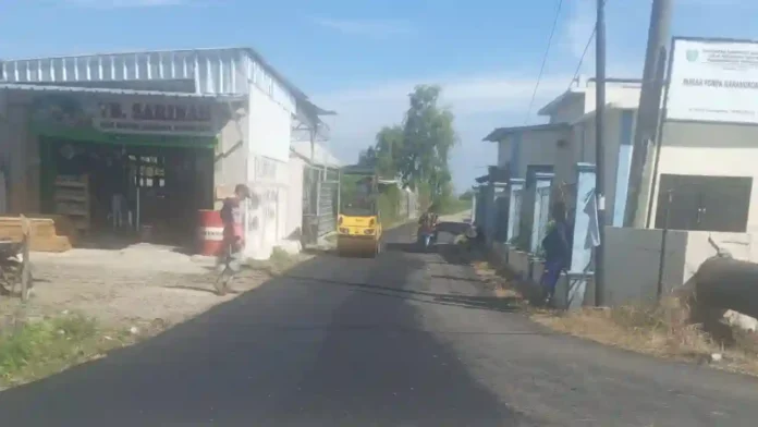 dinas pupr kabupaten indramayu lakukan pemeliharaan jalan tembaga raya