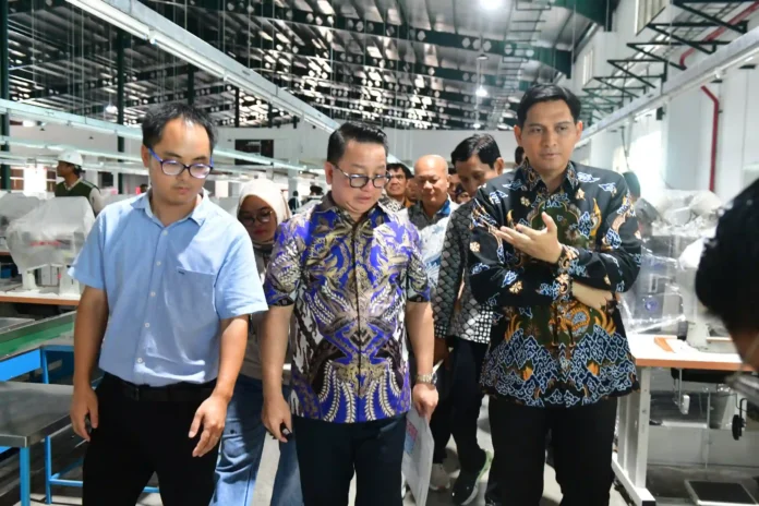 bupati lucky hakim minta pt sbl utamakan pekerja lokal