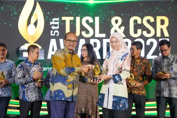 pertamina balongan terima penghargaan