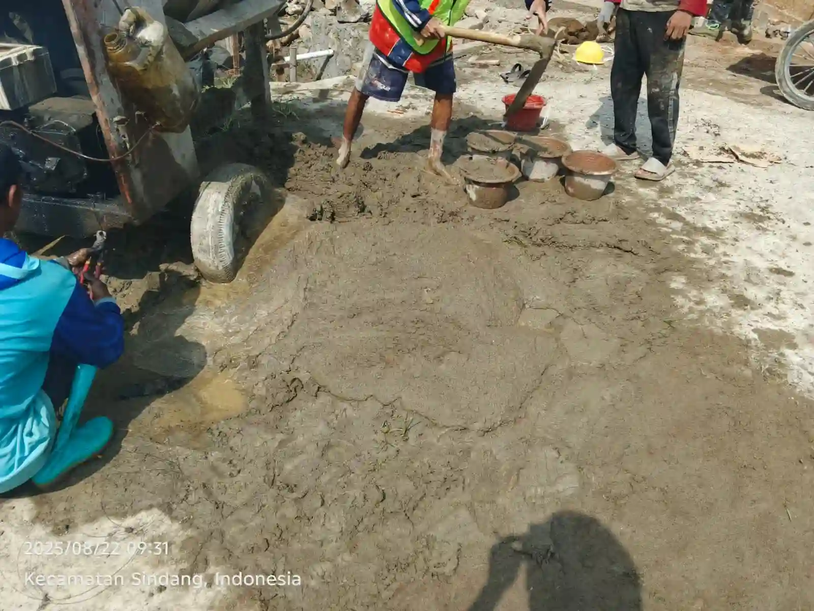 CV Elvirza Karya Utama Diduga Kurangi Material Saat Bangun TPT di Sindang 1 CV Elvirza Karya Utama