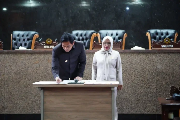 ketua dprd indramayu dan bupati lucky hakim ketua dprd indramayu dan bupati lucky hakim