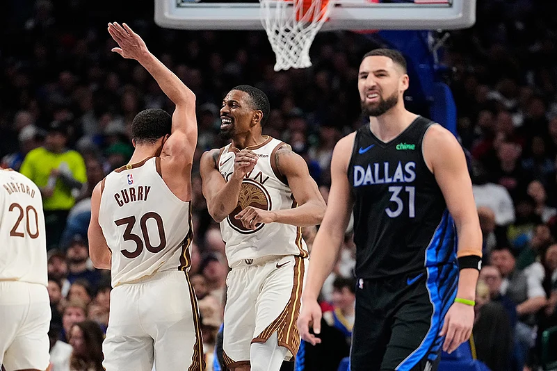 Hujan Poin di Dallas! Mavericks vs Warriors Pecahkan Rekor, Skor Akhirnya Benar-benar di Luar Nalar!