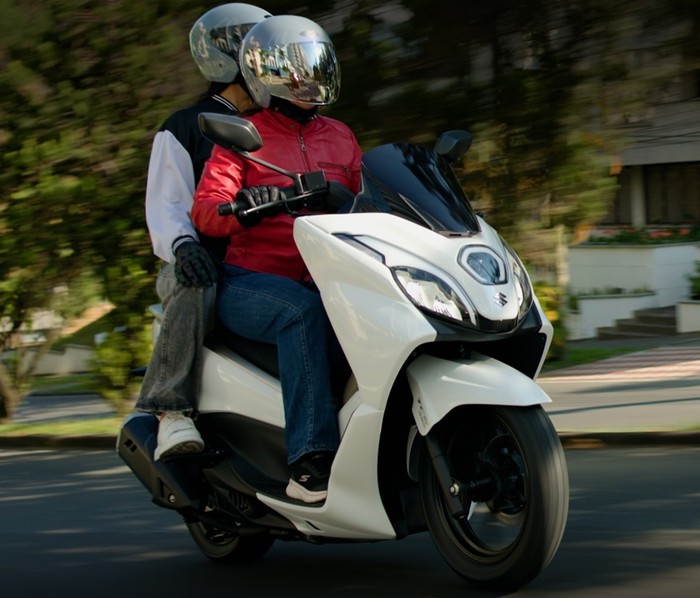 suzuki-burgman-15